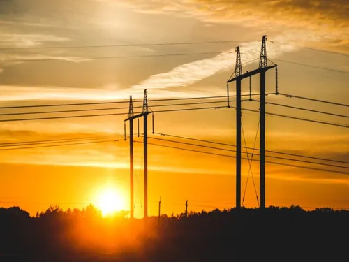 Fournisseurs d’électricité : comment les alternatifs rivalisent-ils avec les historiques ?